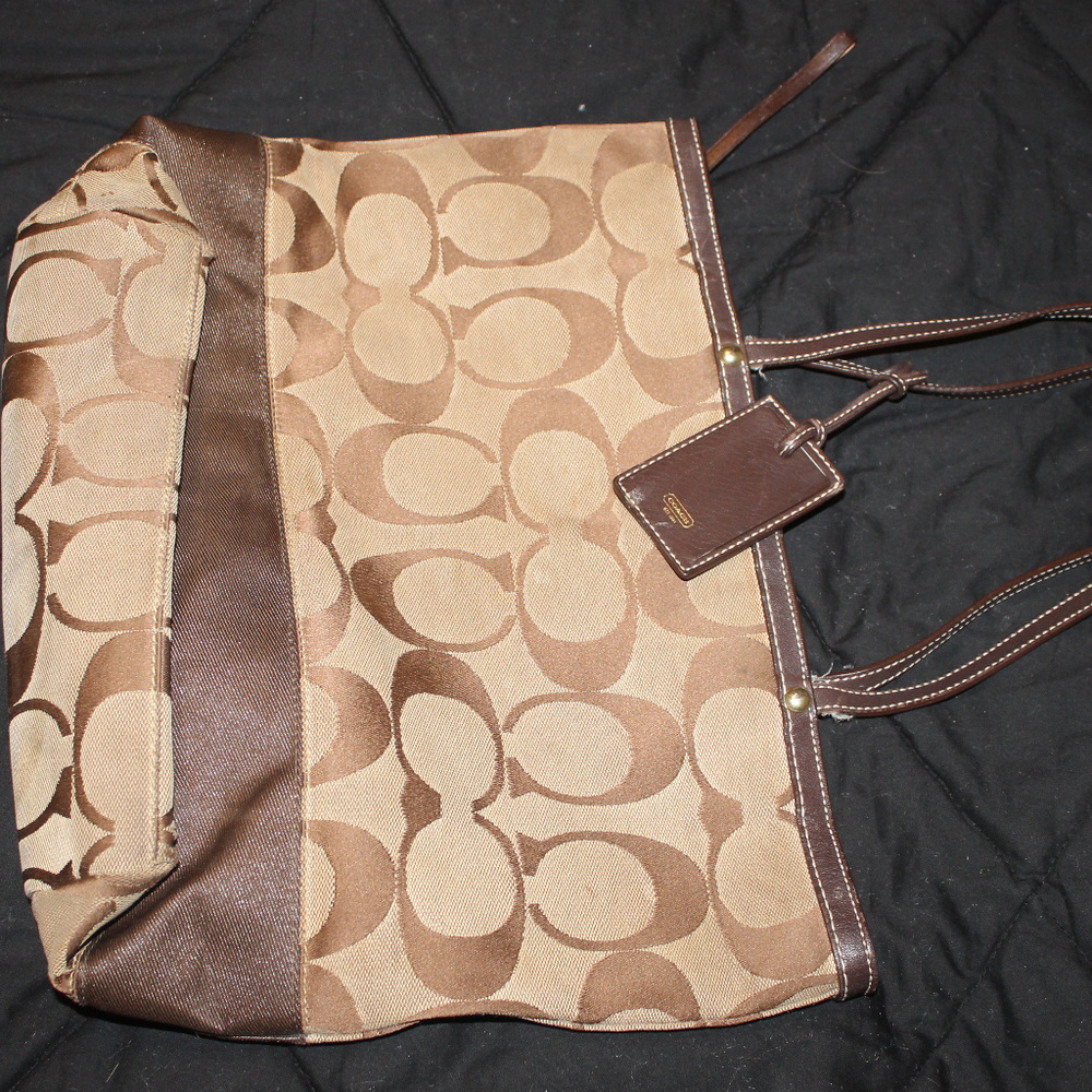 Brown Coach bag (DO NOT HAVE SHOULDER STRAP)